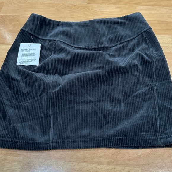 Brand New Lululemon Scuba MR Mini Skirt, Velvet Cord - Picture 7 of 8